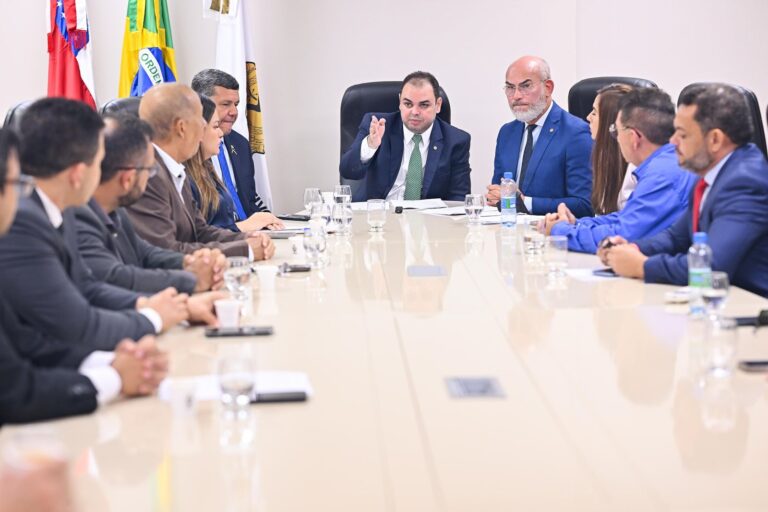 Roberto Cidade comanda votação que aprovou reajuste salarial a servidores da Assembleia Legislativa e profissionais das forças de segurança