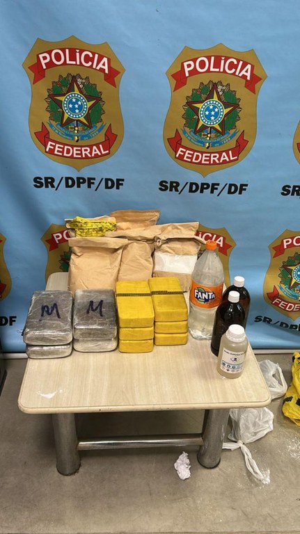 PF prende mulher transportando drogas e insumos para refino no Aeroporto de Brasília