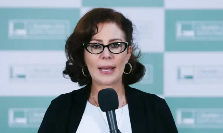 Moraes vota por Zambelli pegar 10 anos de prisão por invasão ao CNJ