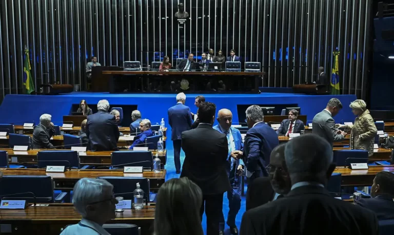 Senado aprova projeto que torna homicídio em escola crime hediondo