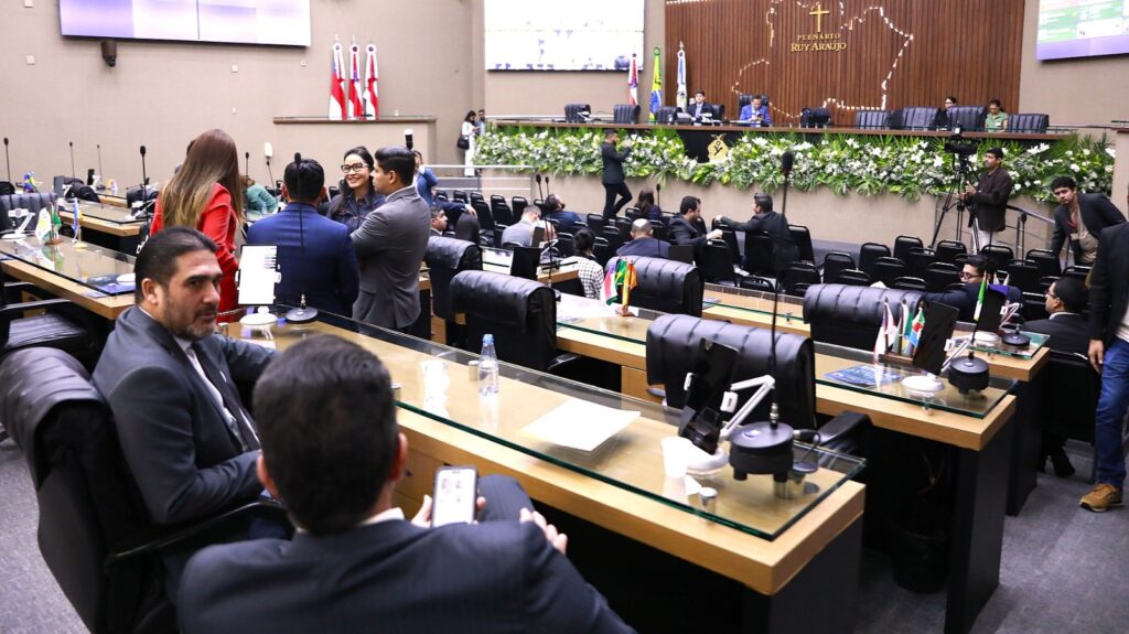 Assembleia Legislativa discute 23 iniciativas que abrangem educação, finanças e proteção social
