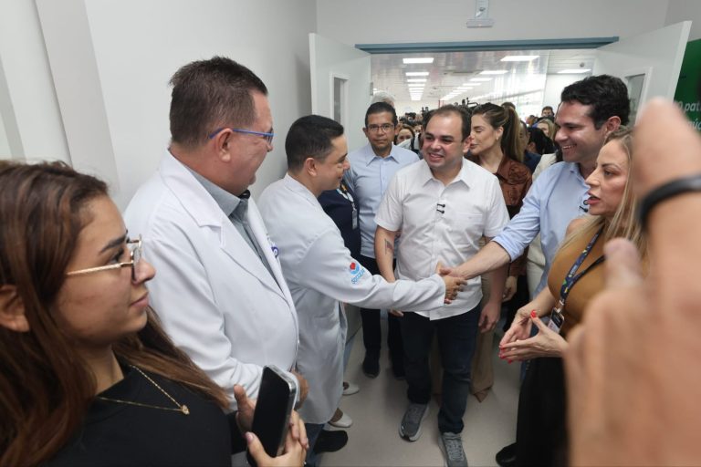Roberto Cidade entrega segunda etapa da modernização do Hospital Francisca Mendes