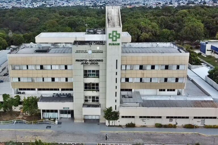 Sobrevivente de chacina em Manaus deixa UTI, mas continua internada