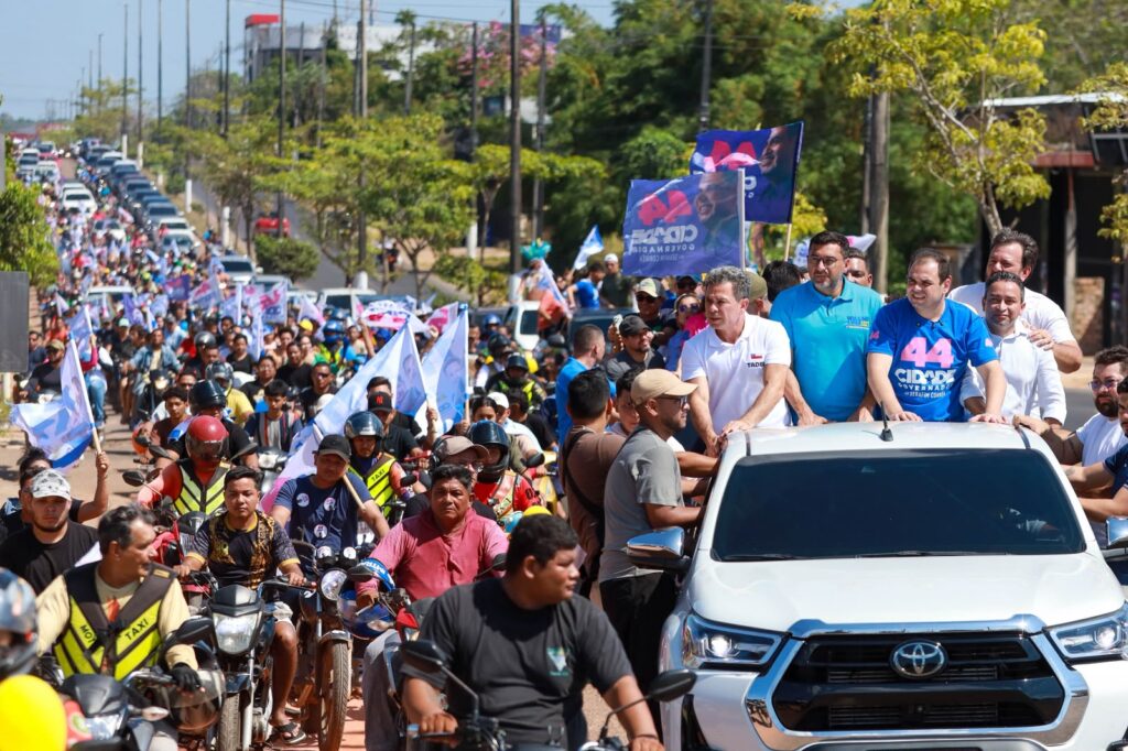 Roberto Cidade reúne multidão de apoiadores em carreata em Manacapuru