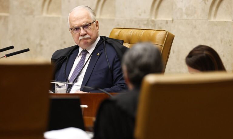 Fachin adia julgamento sobre atuação de Mendonça no caso Master