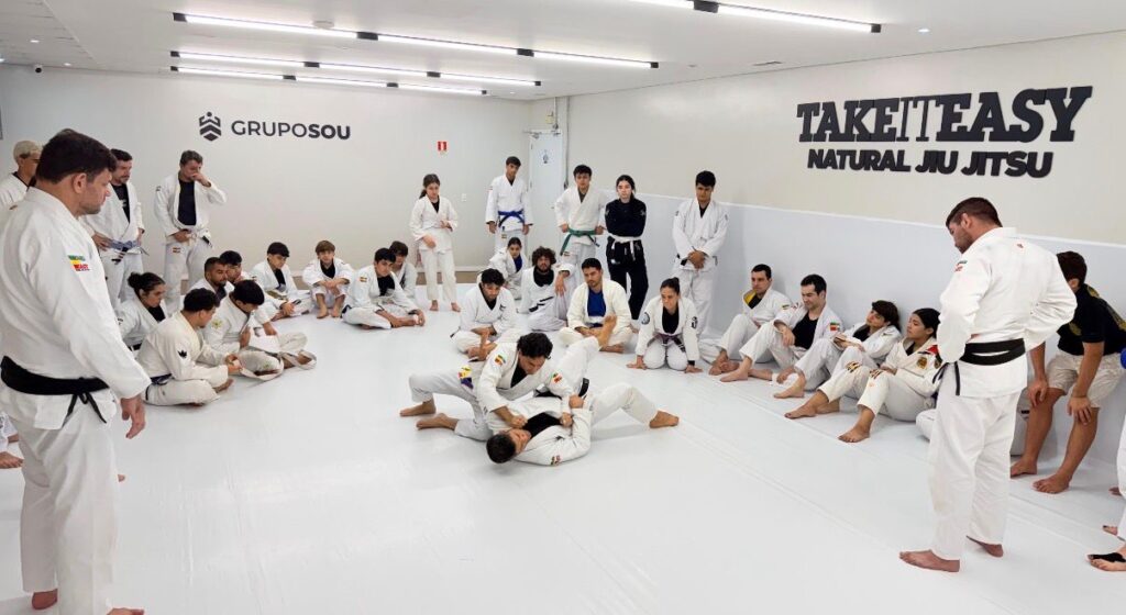 Muito além do tatame: jiu-jitsu transforma comportamento e autoestima de alunos em Manaus