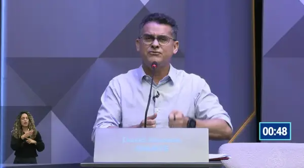 David é pego na mentira ao vivo no debate da Globo