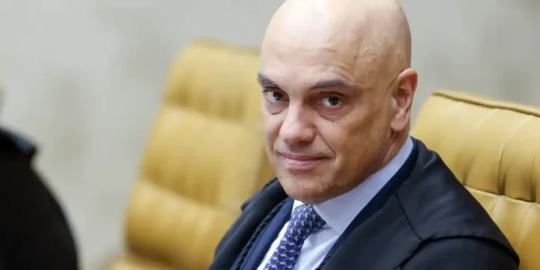 Senadores da oposição defendem impeachment de Moraes após revelações de mensagens com banqueiro