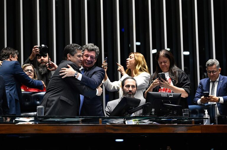Senado aprova fim da escala 6×1